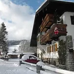 Haus Christoph 게스트하우스 *